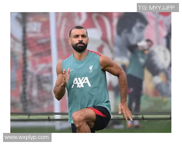 足球明星频繁换发型的时尚潮流与个性表达解析