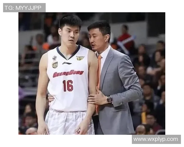 在篮球场上闪耀的明星主角如何突破自我成就传奇人生